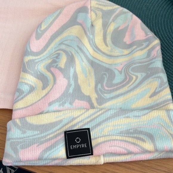 Michael Kors shorts with beanie
Shorts size 8 - Picture 4 of 11